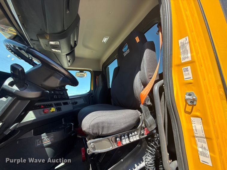 image for item NK9184 2022 Freightliner Cascadia 126 semi truck