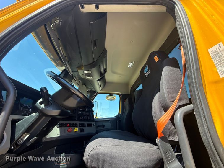 image for item NK9184 2022 Freightliner Cascadia 126 semi truck