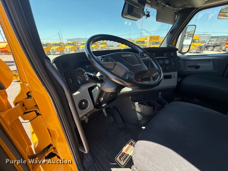 image for item NK9184 2022 Freightliner Cascadia 126 semi truck