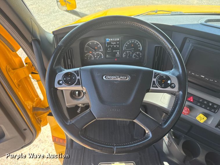 image for item NK9184 2022 Freightliner Cascadia 126 semi truck