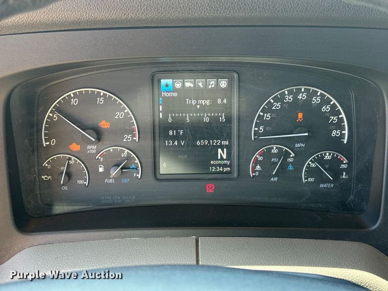 image for item NK9184 2022 Freightliner Cascadia 126 semi truck