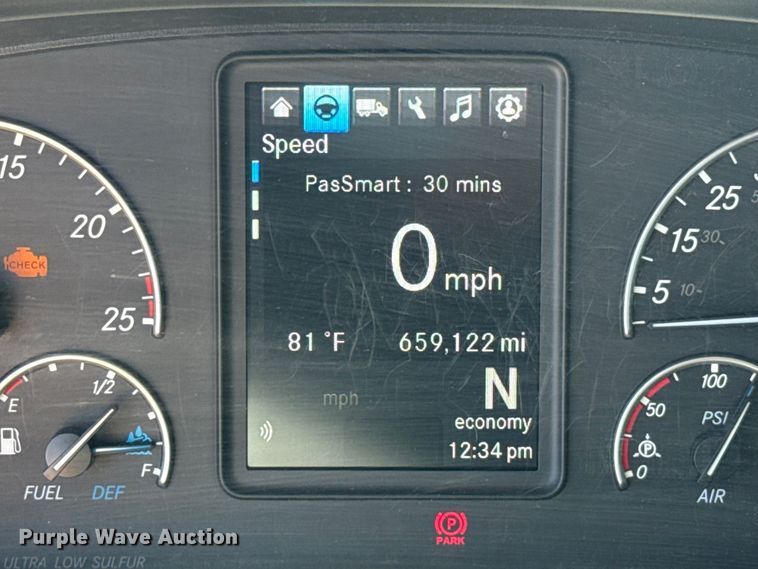 image for item NK9184 2022 Freightliner Cascadia 126 semi truck