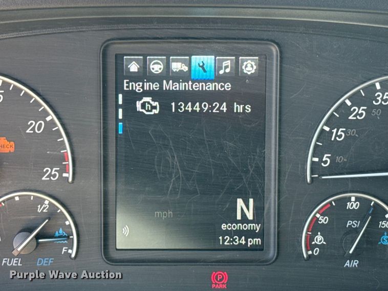 image for item NK9184 2022 Freightliner Cascadia 126 semi truck