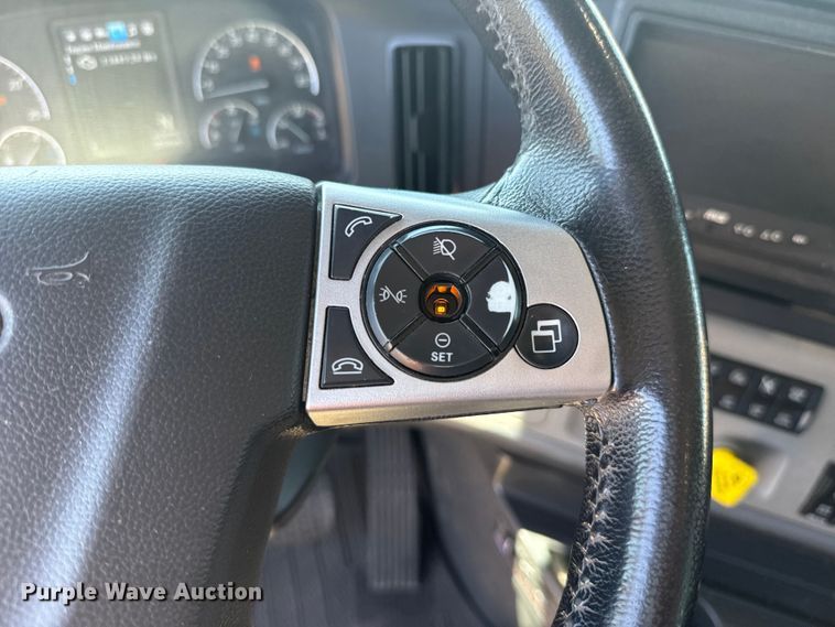 image for item NK9184 2022 Freightliner Cascadia 126 semi truck