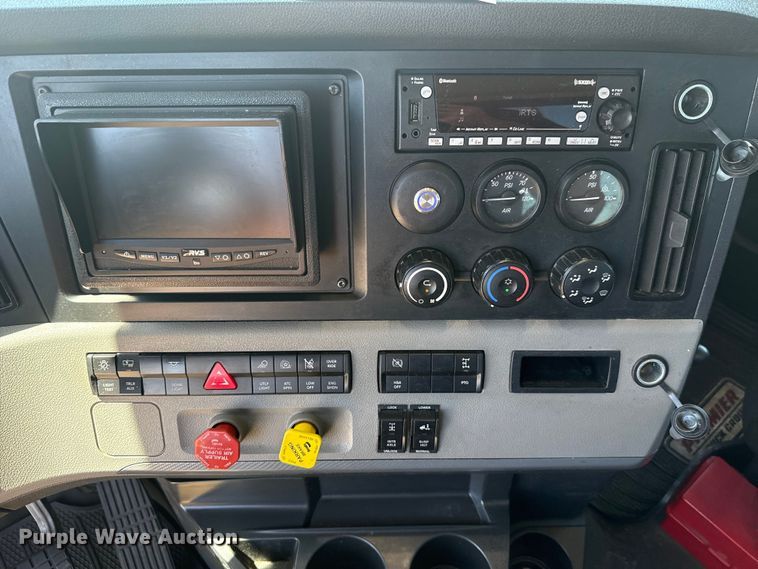 image for item NK9184 2022 Freightliner Cascadia 126 semi truck