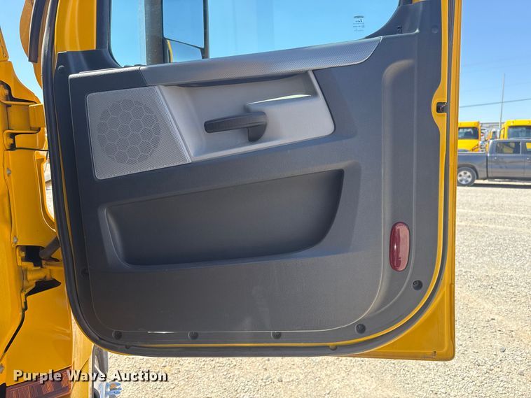 image for item NK9184 2022 Freightliner Cascadia 126 semi truck