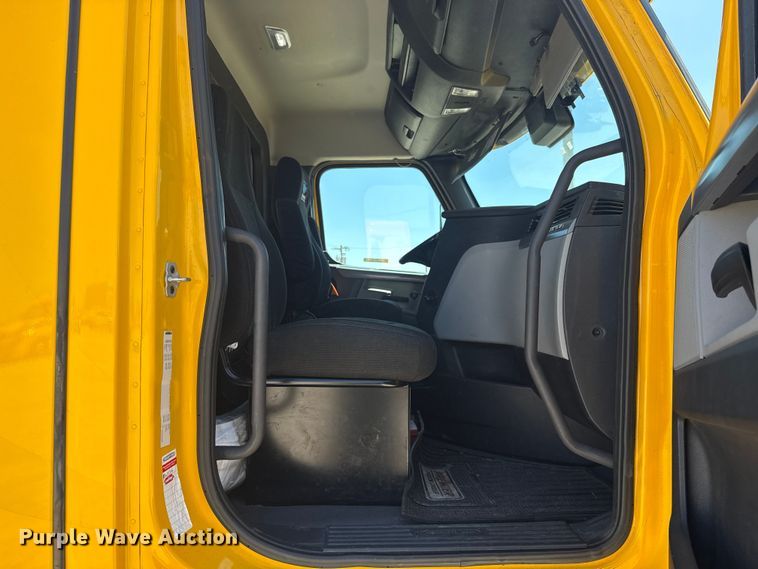 image for item NK9184 2022 Freightliner Cascadia 126 semi truck