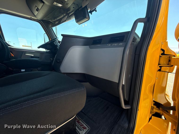 image for item NK9184 2022 Freightliner Cascadia 126 semi truck