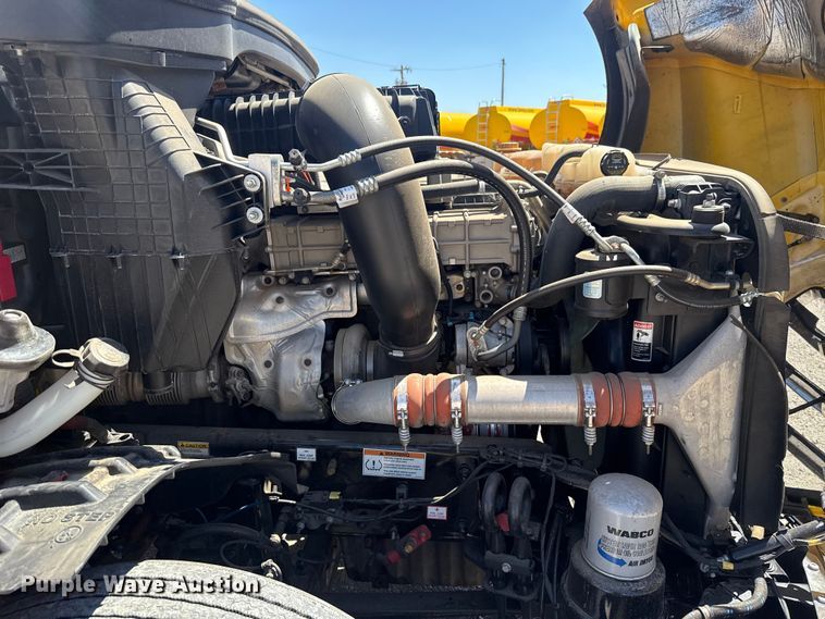 image for item NK9184 2022 Freightliner Cascadia 126 semi truck