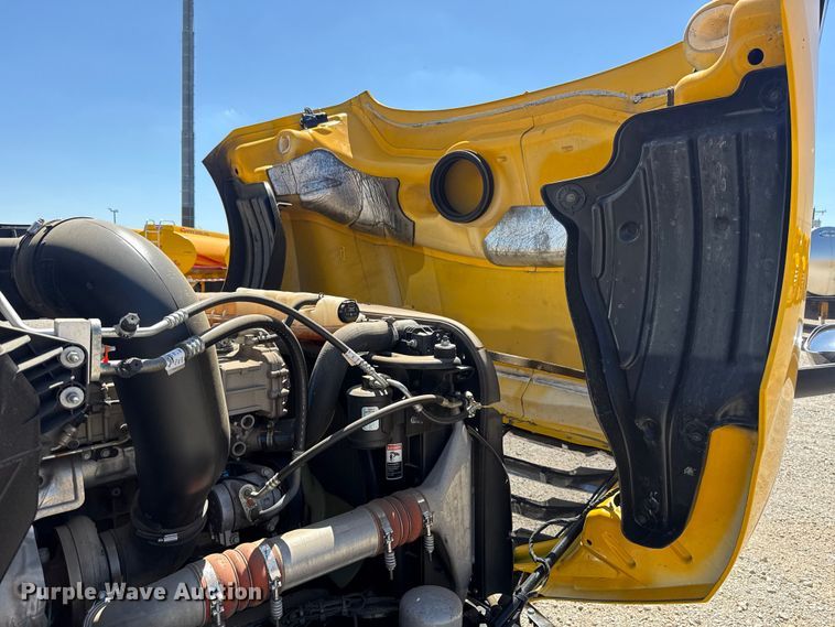 image for item NK9184 2022 Freightliner Cascadia 126 semi truck