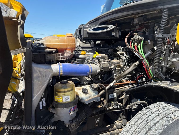 image for item NK9184 2022 Freightliner Cascadia 126 semi truck