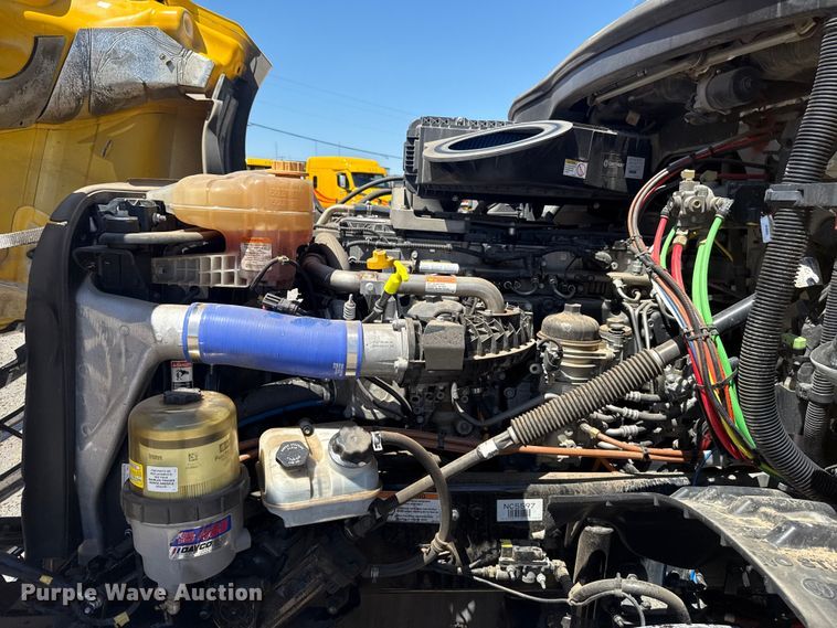 image for item NK9184 2022 Freightliner Cascadia 126 semi truck