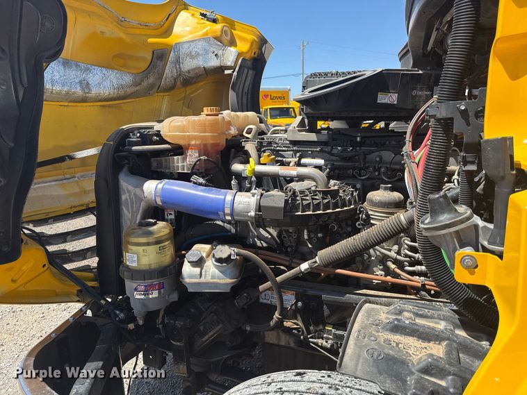 image for item NK9184 2022 Freightliner Cascadia 126 semi truck