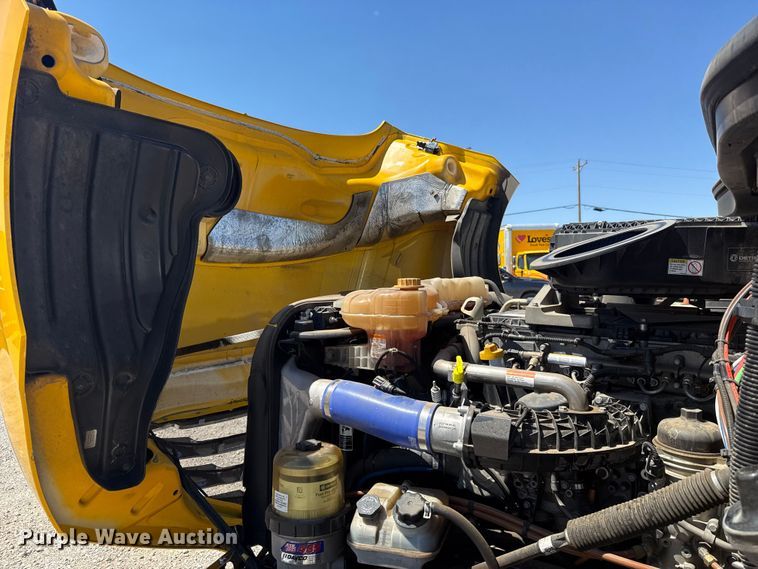 image for item NK9184 2022 Freightliner Cascadia 126 semi truck