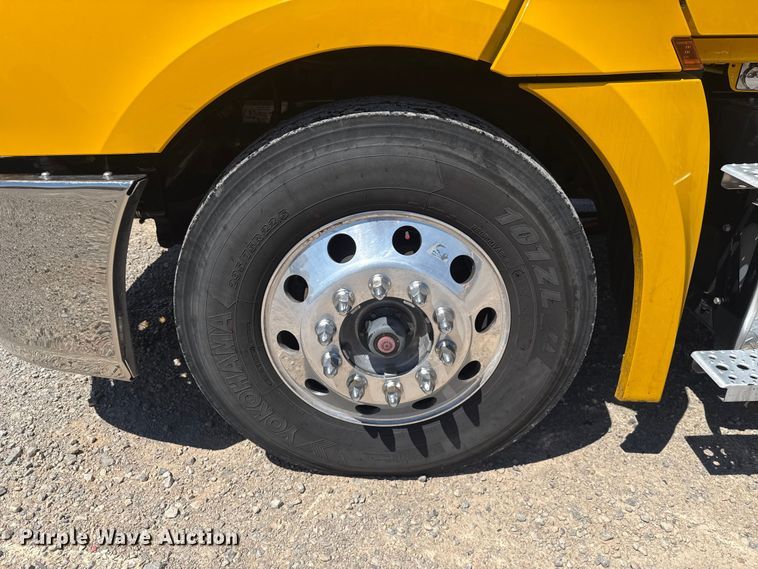 image for item NK9184 2022 Freightliner Cascadia 126 semi truck