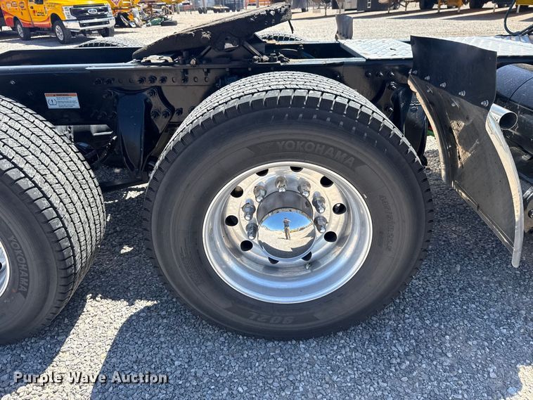 image for item NK9184 2022 Freightliner Cascadia 126 semi truck