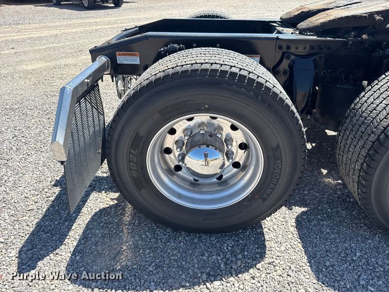 image for item NK9184 2022 Freightliner Cascadia 126 semi truck