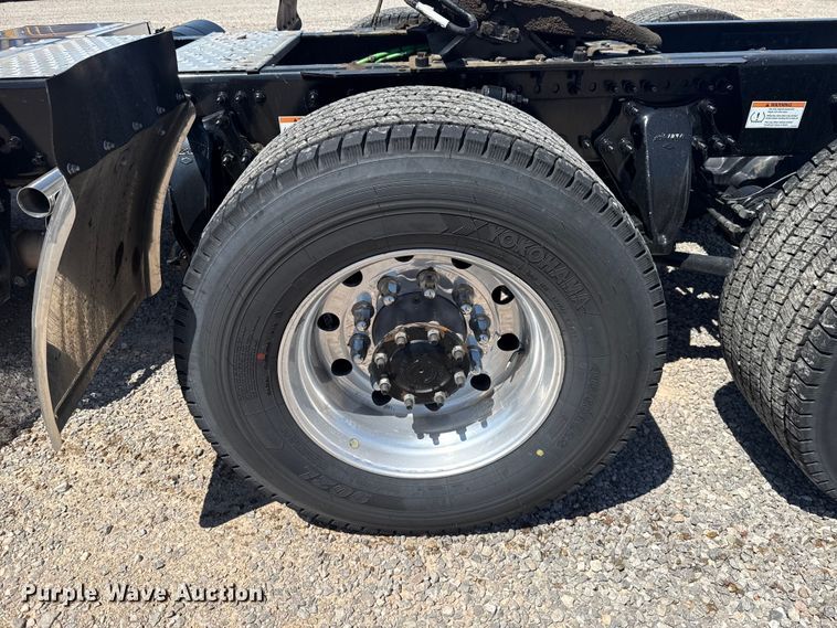 image for item NK9184 2022 Freightliner Cascadia 126 semi truck