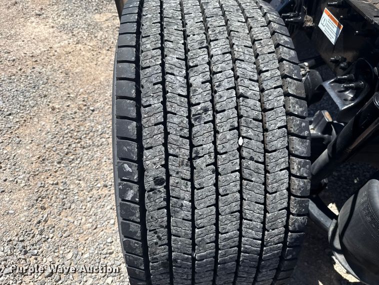 image for item NK9184 2022 Freightliner Cascadia 126 semi truck