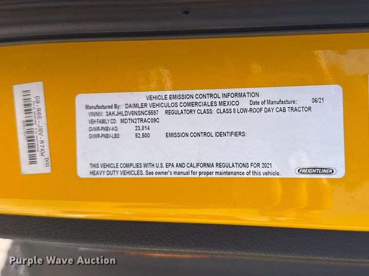 image for item NK9184 2022 Freightliner Cascadia 126 semi truck