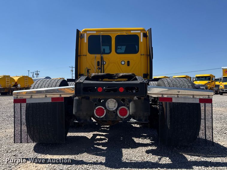 image for item NK9185 2021 Freightliner Cascadia 126 semi truck