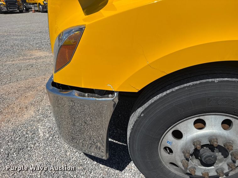 image for item NK9185 2021 Freightliner Cascadia 126 semi truck