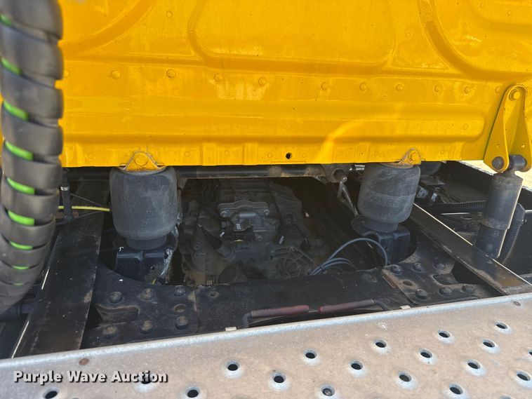 image for item NK9185 2021 Freightliner Cascadia 126 semi truck