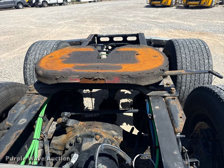 image for item NK9185 2021 Freightliner Cascadia 126 semi truck