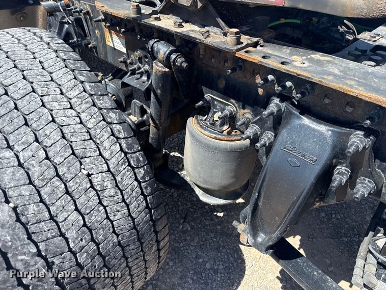 image for item NK9185 2021 Freightliner Cascadia 126 semi truck