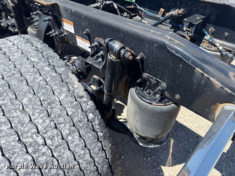 image for item NK9185 2021 Freightliner Cascadia 126 semi truck