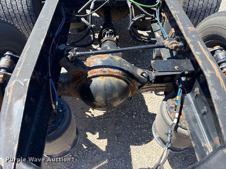 image for item NK9185 2021 Freightliner Cascadia 126 semi truck