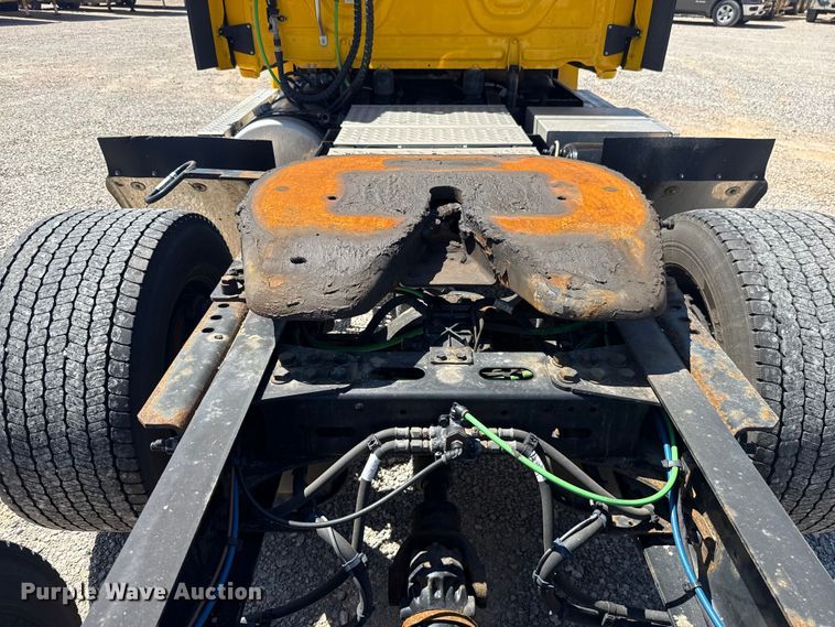 image for item NK9185 2021 Freightliner Cascadia 126 semi truck