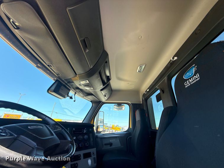 image for item NK9185 2021 Freightliner Cascadia 126 semi truck