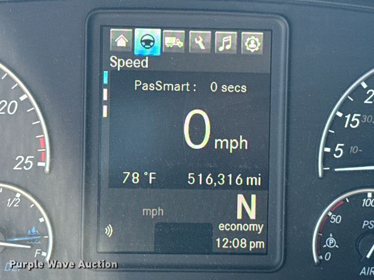 image for item NK9185 2021 Freightliner Cascadia 126 semi truck