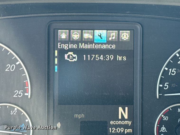 image for item NK9185 2021 Freightliner Cascadia 126 semi truck