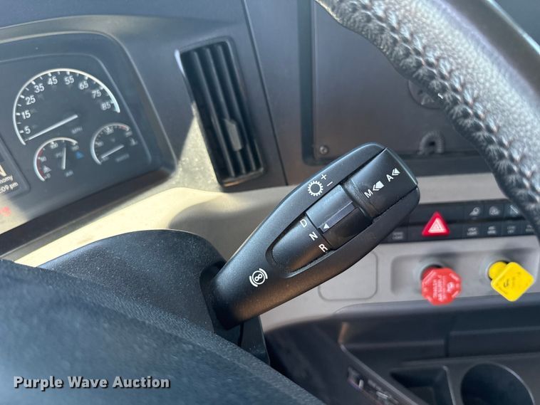 image for item NK9185 2021 Freightliner Cascadia 126 semi truck