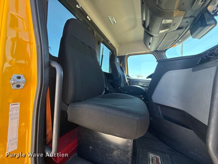 image for item NK9185 2021 Freightliner Cascadia 126 semi truck