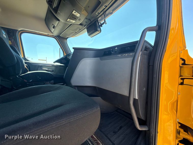 image for item NK9185 2021 Freightliner Cascadia 126 semi truck