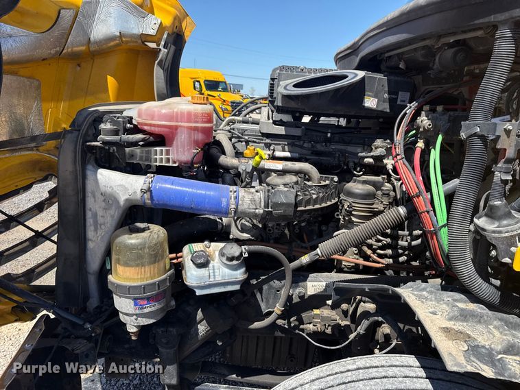 image for item NK9185 2021 Freightliner Cascadia 126 semi truck