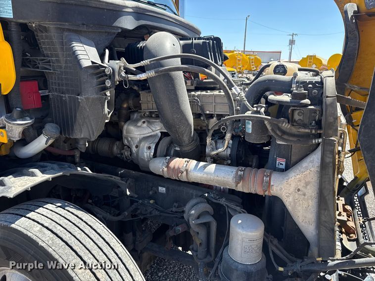 image for item NK9185 2021 Freightliner Cascadia 126 semi truck