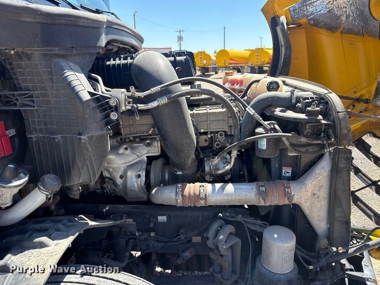 image for item NK9185 2021 Freightliner Cascadia 126 semi truck