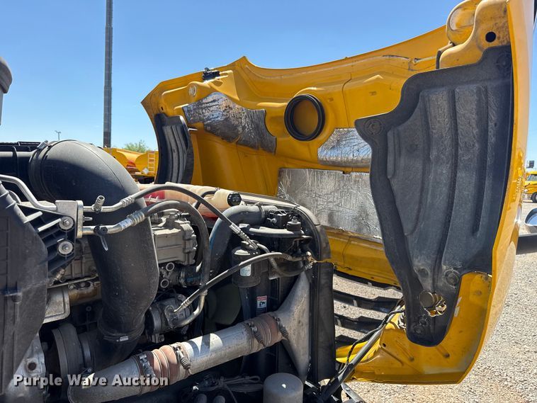 image for item NK9185 2021 Freightliner Cascadia 126 semi truck