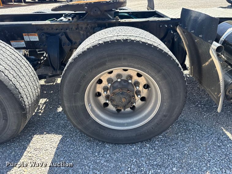 image for item NK9185 2021 Freightliner Cascadia 126 semi truck