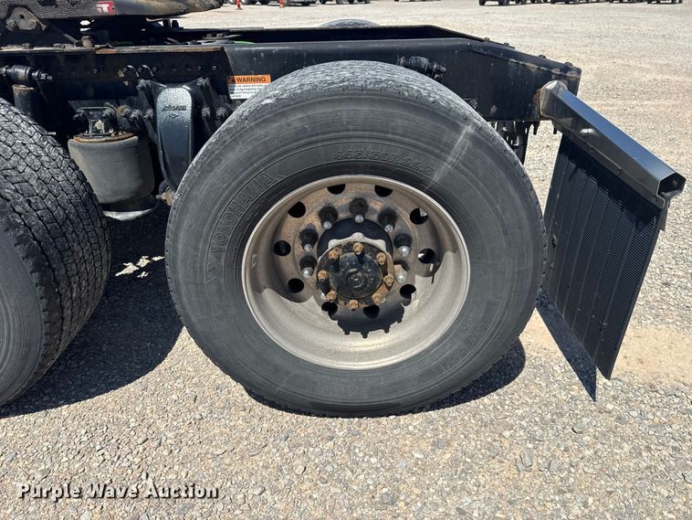 image for item NK9185 2021 Freightliner Cascadia 126 semi truck