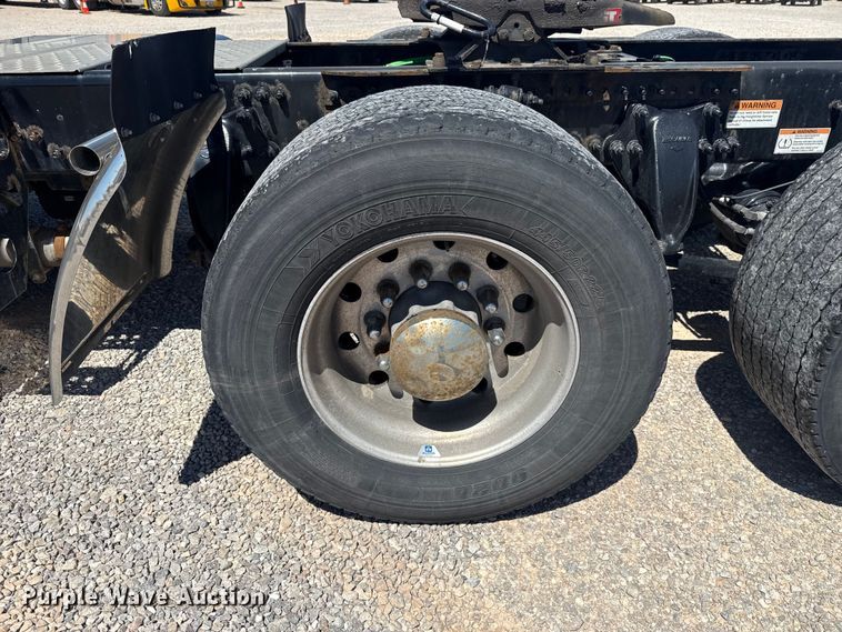 image for item NK9185 2021 Freightliner Cascadia 126 semi truck