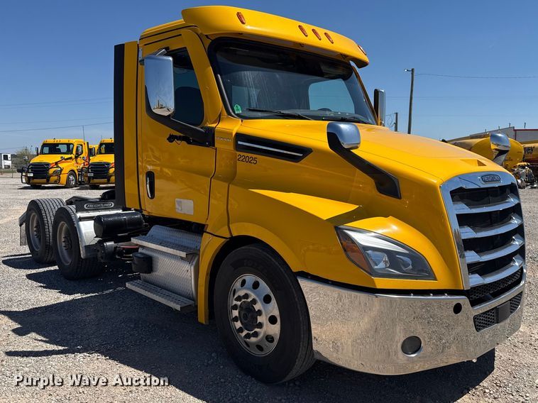 image for item NK9186 2022 Freightliner Cascadia 126 semi truck