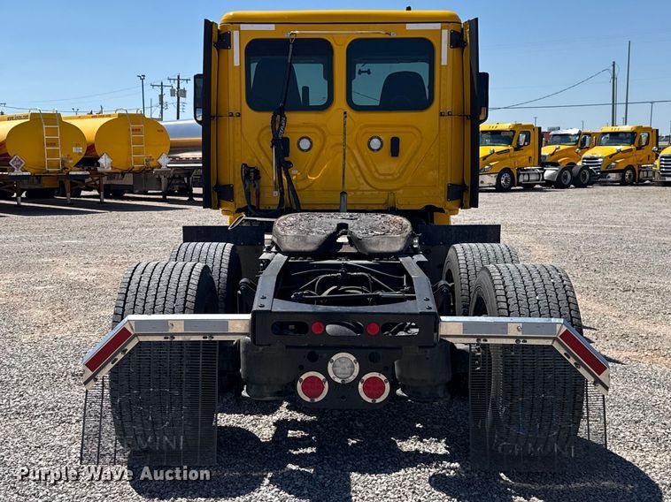 image for item NK9186 2022 Freightliner Cascadia 126 semi truck