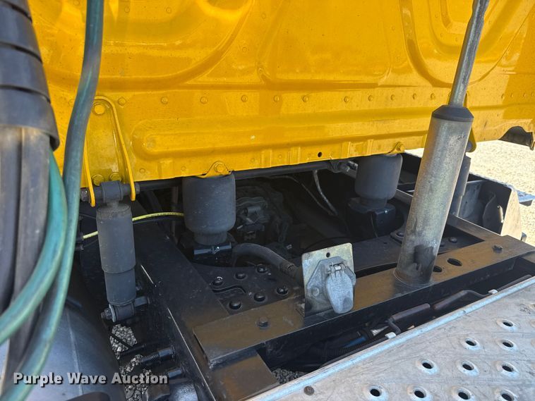 image for item NK9186 2022 Freightliner Cascadia 126 semi truck