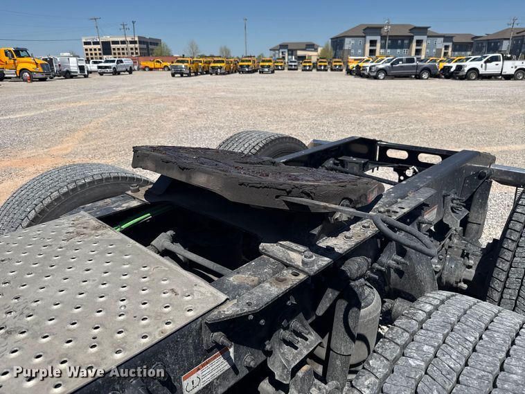 image for item NK9186 2022 Freightliner Cascadia 126 semi truck