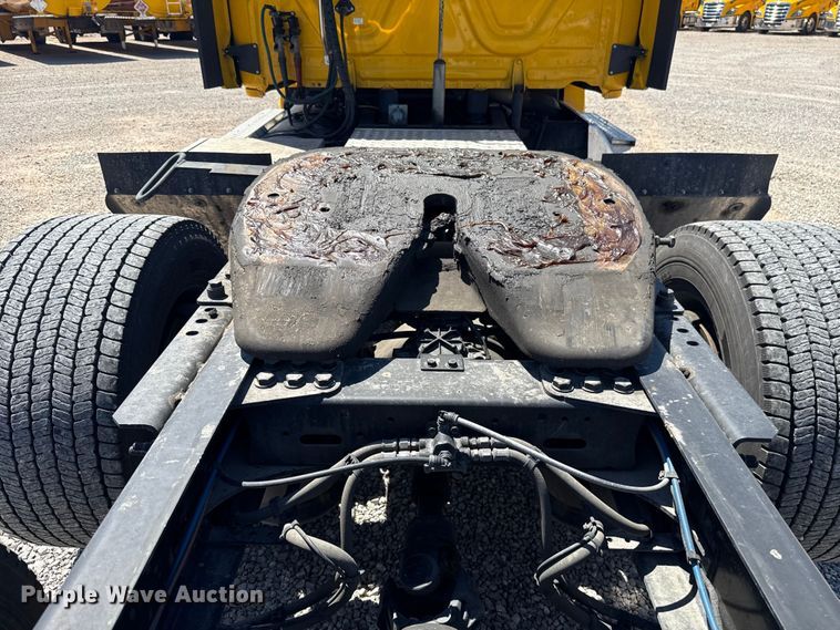 image for item NK9186 2022 Freightliner Cascadia 126 semi truck